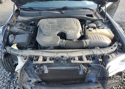 2015 Chrysler 300 Limited z USA, uszkodzony, nr VIN 2C3CCARG3FH923253